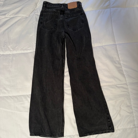 H&M faded black/grey wash jeans
Size 4
Between straight and wide leg - Picture 4 of 6